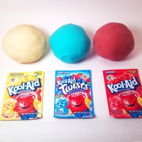 kool-aid-playdough-e1336291474823