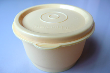 03Tupperware